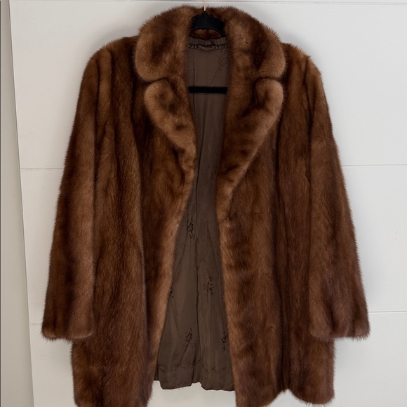 Elegant Brown 100% Real female mink Fur Coat - Picture 5 of 9